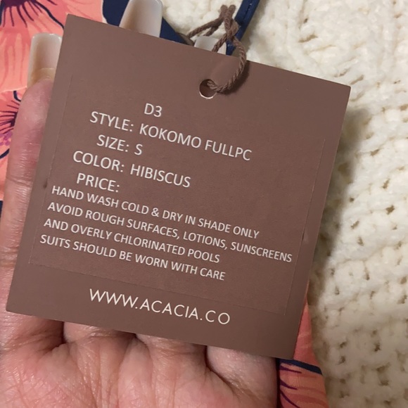BNWT Acacia kokomo in hibiscus - Picture 3 of 4